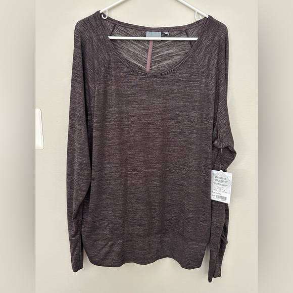 NWT new Athleta Odyssey Women's Pullover Top Dark Razzleberry Athletic Workout L - Picture 1 of 9